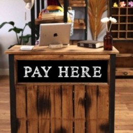Mesa de pie Pay Point con pizarra | HogarLider