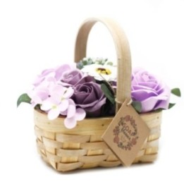 Ramo en canasta de mimbre - lilas med | HogarLider