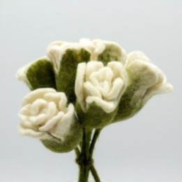 Flores de fieltro - Rosas blancas | HogarLider