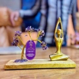 Jardín de Yoga de Piedras Preciosas… · AW-GemTG-10 | HogarLider