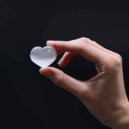 Corazón de selenita - 3-4cm | HogarLider