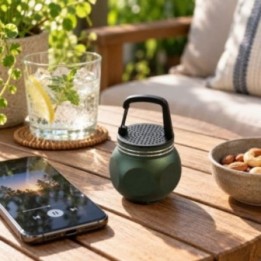 Altavoz mini verde con gancho para acampar | HogarLider