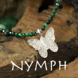 Collar de malaquita con gema de… · AW-NyNeck-01 | HogarLider